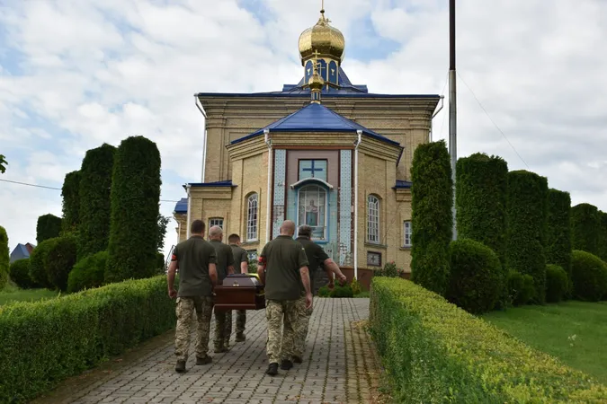 💔Луцька громада попрощалася з воїном Петром Назарчуком (фото)