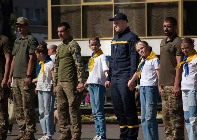 У Луцьку рятувальники долучилися до акції «Українська вишиванка» (фото з дрона)