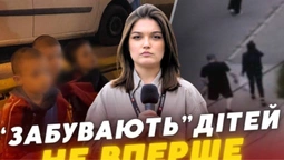 Були брудні й голодні: трьох хлопчиків, яких залишили на вулиці батьки, передали бабусі (відео)