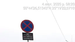 Підприємці зі Старого ринку розвернули дорожній знак, аби не порушувати ПДР (фото)