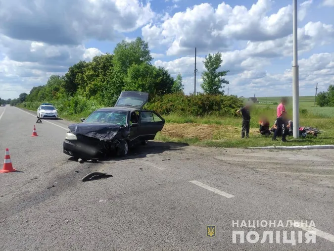 На Волині біля АЗС зіткнулися легковики – постраждали двоє жінок (фото, відео)