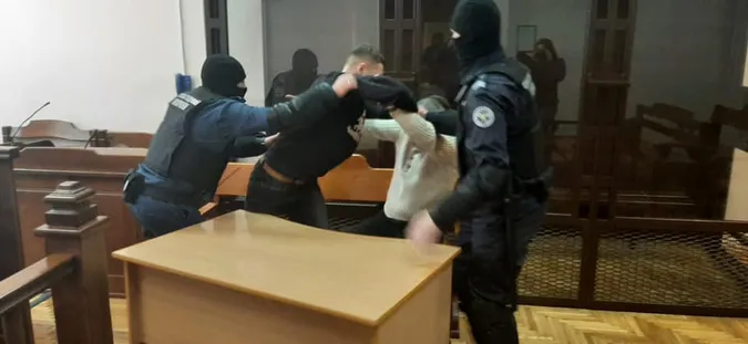 Волинські правоохоронці відпрацювали затримання злочинця у суді (фото)