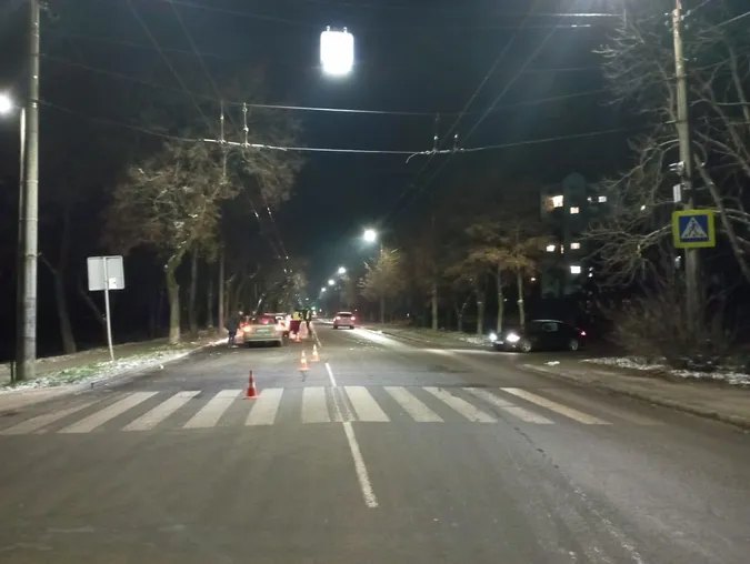 Дівчина, яку збили на переході в Луцьку, померла у лікарні (фото, відео)