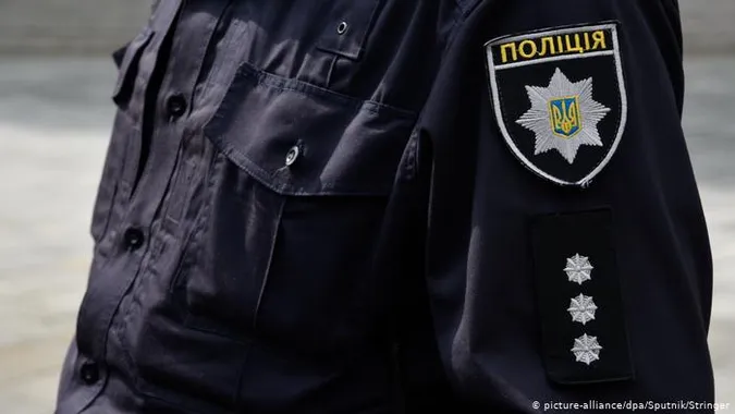 «Може вчинити самогубство»: патрульні на виклику рятували лучанку (відео)