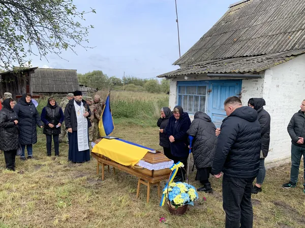 Загинув майже рік тому: на Волині попрощалися з воїном Леонідом Ткачем (фото)