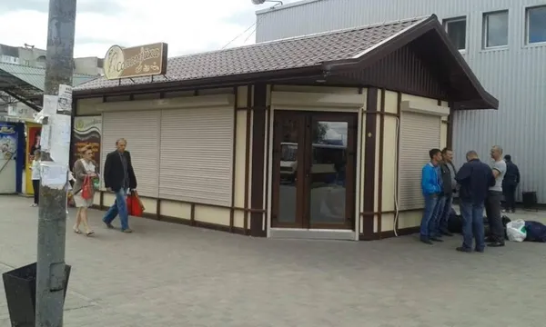 На луцькій автостанції «знесуть» торгівельний павільйон  (фото)