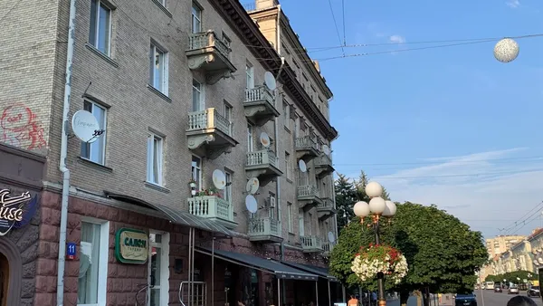 Будинок на проспекті Волі, 11