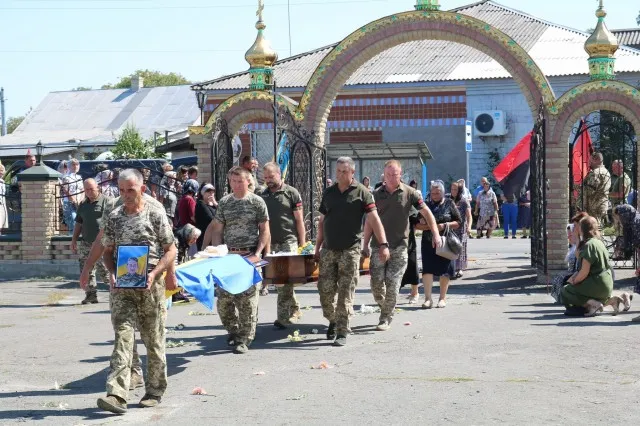 На Волині провели в останню дорогу захисника Олександра Макітру (фото)