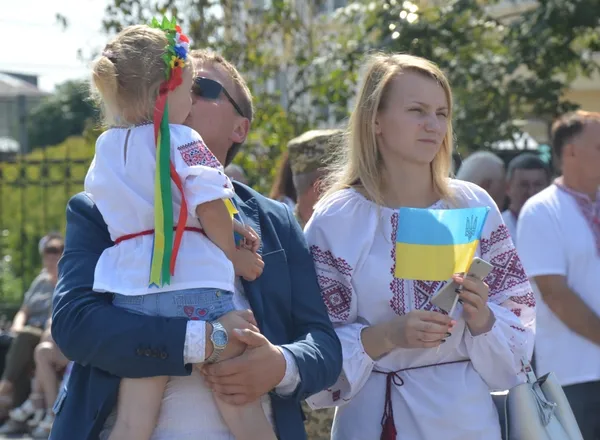 Як лучани «вишили» тілами в'їзну вежу замку Любарта (фото)