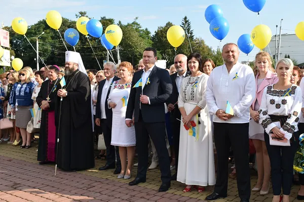 Facebook у синьо-жовтих стягах: волиняни вітають з Днем Державного Прапора (фото)