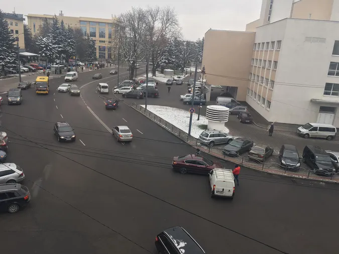У центрі Луцька – аварія: рух ускладнений (оновлено)