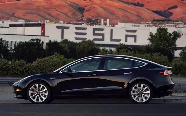 Показали нову Tesla Model 3 (фото)