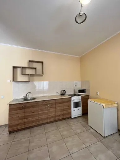 У центрі Луцька продають мініготель (фото)