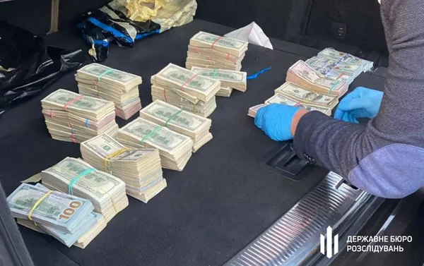 684 тисячі доларів з багажника скандального волинського митника передали на ЗСУ