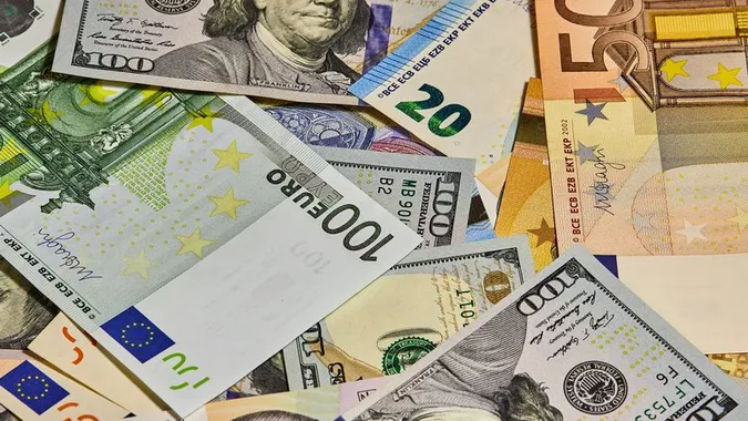 Трудові мігранти переведуть до України 13,3 мільярдів гривень