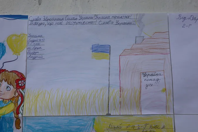 Підрозділами Волинської бригади тероборони мандрує виставка дитячих малюнків (фото)
