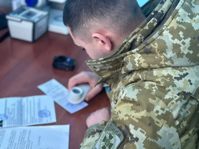 Волинські прикордонники розповіли, з якими «липовими» документами найчастіше ловлять на кордоні (фото)