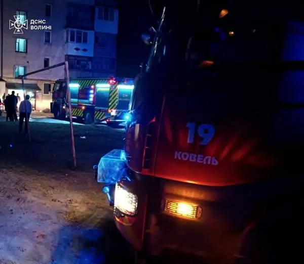 У Ковелі горіла квартира – власника госпіталізували з опіками рук та обличчя (фото)