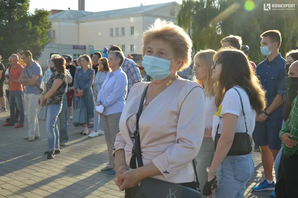 «Жыве Беларусь»: лучани вийшли на Театральний майдан, аби підтримати сусідній народ (відео)