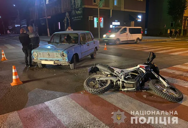 У Нововолинську зіткнулися «копійка» та двоколісний, постраждала дівчина (фото, відео)