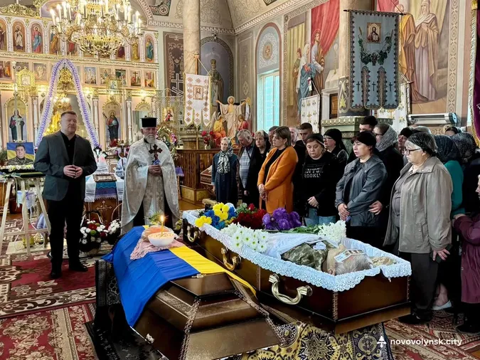 Захищав Україну з 2015: на Волині попрощалися з воїном Андрієм Микитюком (фото)