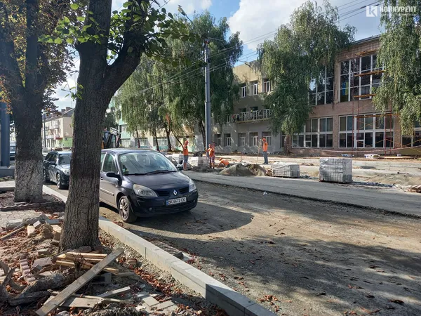 Бетонують, асфальтують: що коїться на проспекті Волі у Луцьку (фото)
