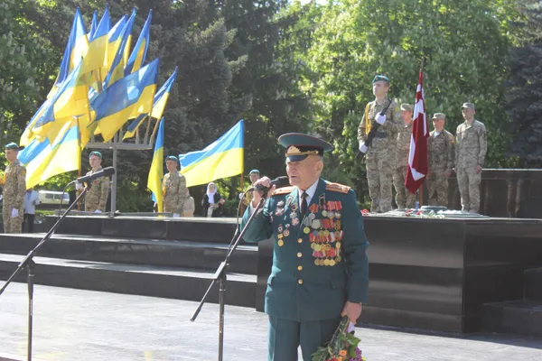 Ніколи знову: у Луцьку вшанували пам'ять жертв Другої світової війни (фото)