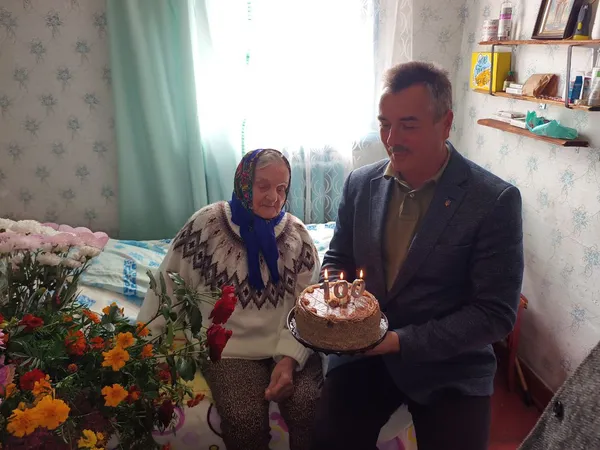 На Волині привітали жінку зі 100-річчям