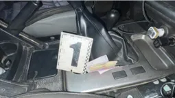 Порушив ПДР та перевозив сумнівну деревину: на Волині чоловік підкинув хабар у машину поліцейських (фото)
