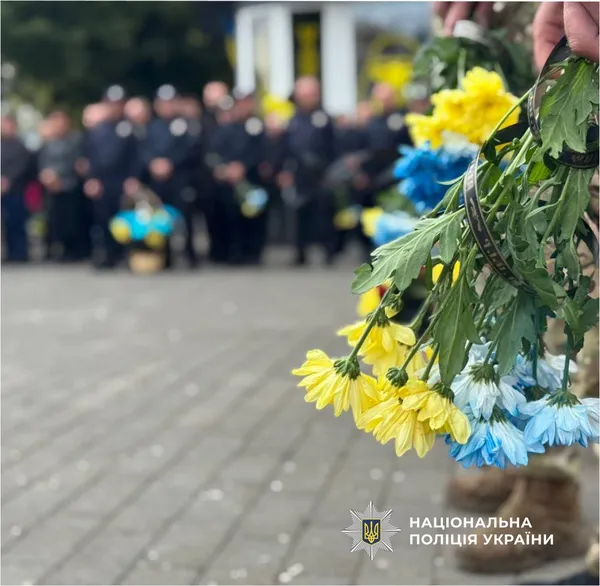 У Луцьку провели в останню дорогу полеглого на війні підполковника поліції Олександра Солов'янчика (фото)