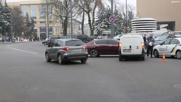 У центрі Луцька – аварія: рух ускладнений (оновлено)