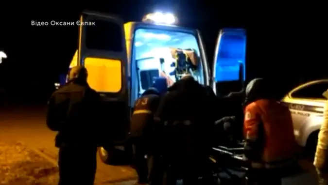 У центральному парку Луцька з водойми витягнули п'яну жінку (відео)