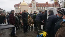 Прожив гідне життя: як Луцьк попрощався з митцем Миколою Голованем (фото, відео)