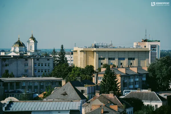 Який вигляд має Луцьк з дахів Лесиного вишу (фото)