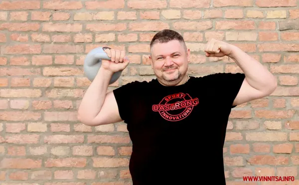 У Вінниці створили першу у світі гирю зі штучним інтелектом (фото)