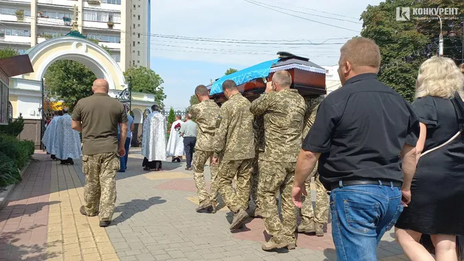 Йому було 25: у Луцьку попрощалися із загиблим воїном Максимом Мартиновим (фото, відео)