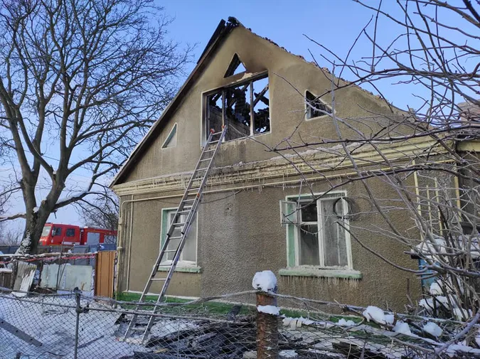 У Жидичині згоріла хата: просять допомогти погорільцям (фото)