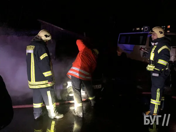 У місті на Волині загорілася автівка (фото)