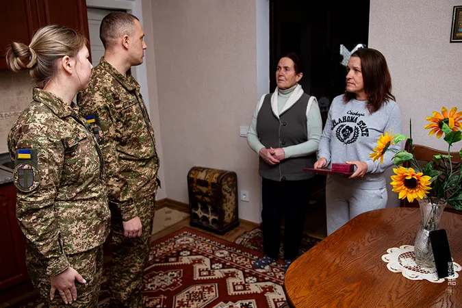 Родинам загиблих нацгвардійців з Волині передали посмертні державні відзнаки (фото)