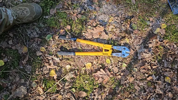 Добре підготувалися: на Волині затримали трьох молодиків, які йшли до Польщі (фото)