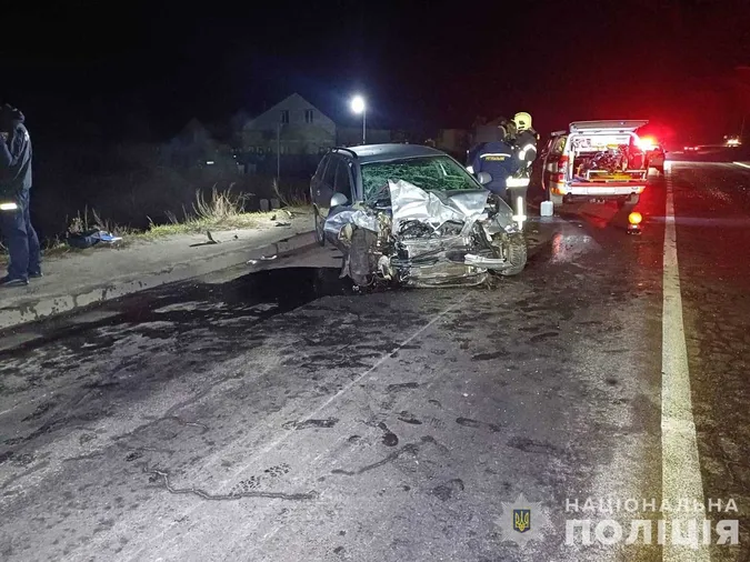 Тіло з авто дістали рятувальники: деталі смертельної ДТП у Луцькому районі (фото)