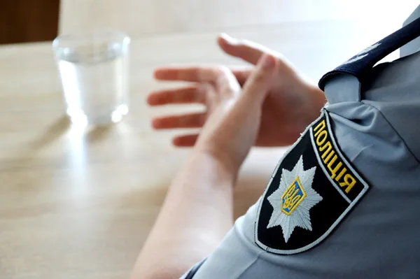 Дочка втекла з дому, аби батьки не забрали подаровані гроші: історії волинської поліції, яка опікується дітьми