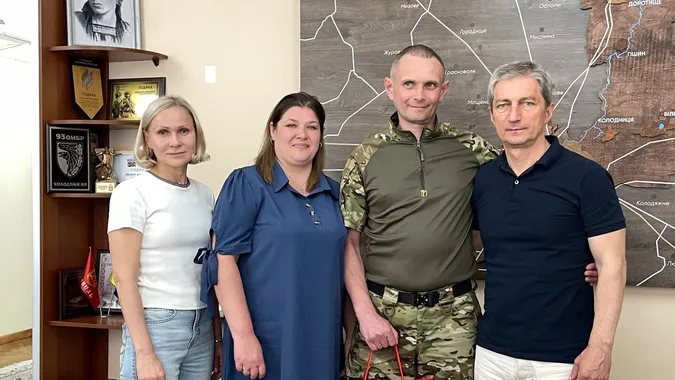 Впертий волинянин із незламним характером: у Ковелі зустріли звільненого з полону Василя Гуляча (фото)