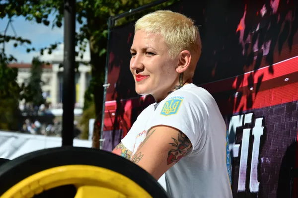 ...а потім потрапити під опіку цієї жінки...