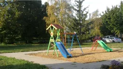 Помічниця депутата Луцькради Яручика домоглася встановлення дитячого майданчика (фото)