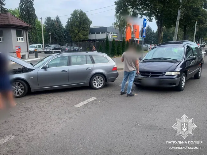 У Луцьку BMW двічі потрапило в ДТП: як так сталось (фото)
