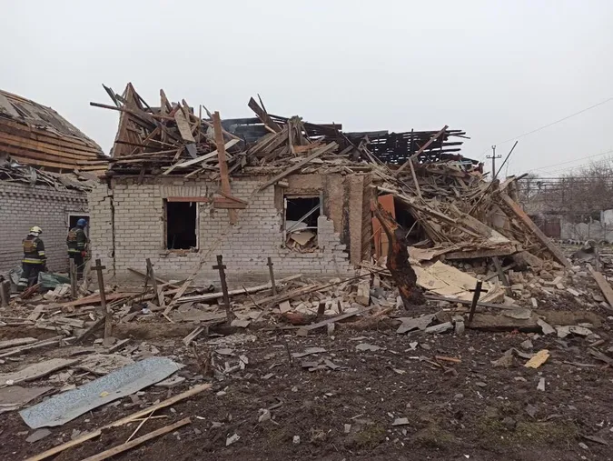 Внаслідок удару по Запоріжжю постраждали четверо: 14 дівчинка – у важкому стані (фото)