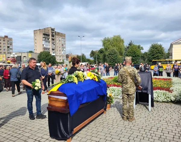 У Ковелі провели останнім земним шляхом захисника Василя Тарасюка (фото)