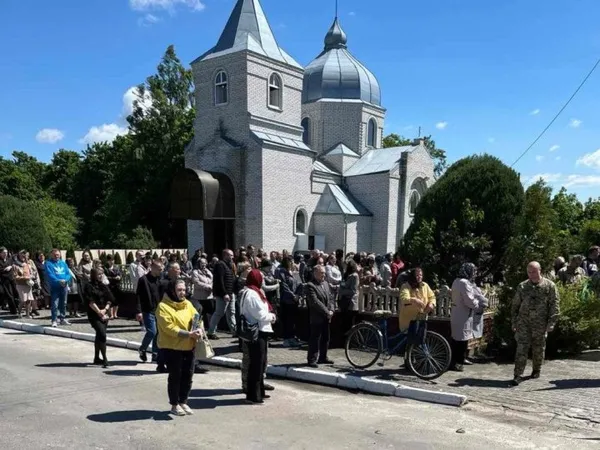 На Волині попрощалися з померлим воїном Сергієм Деркачем (фото)