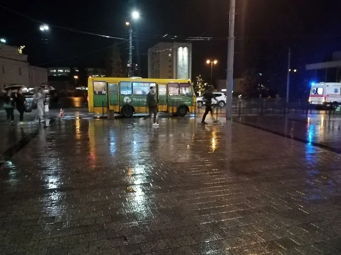 У Луцьку маршрутка збила пішохода, постраждалий у лікарні (фото, відео)